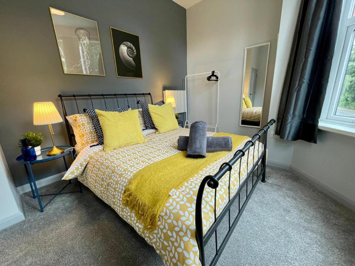 Trendy Stylish Apartment! - 5 Minute Walk To The Best Beach! - Great Location - Parking - Fast Wifi - Smart Tv - Newly Decorated - Sleeps Up To 6! Close To Bournemouth & Poole Town Centre & Sandbanks Esterno foto