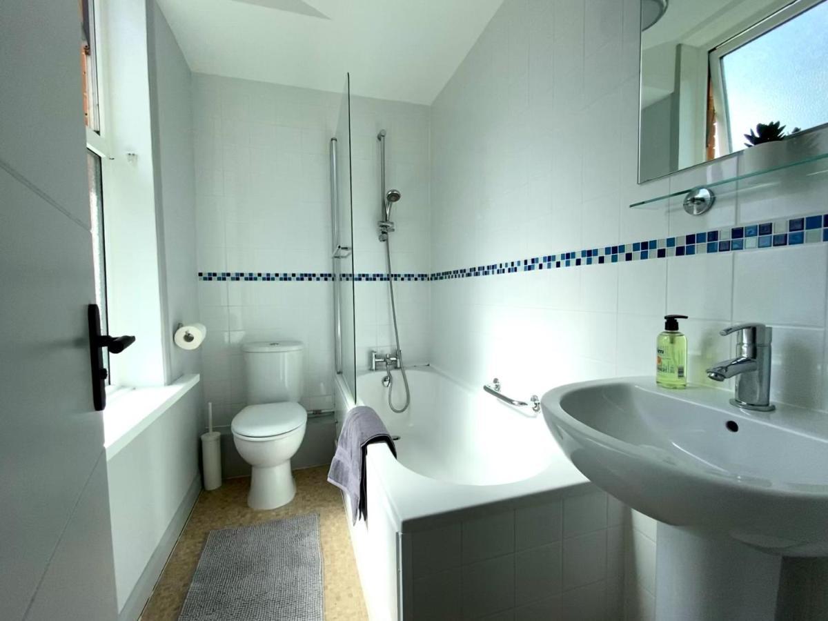 Trendy Stylish Apartment! - 5 Minute Walk To The Best Beach! - Great Location - Parking - Fast Wifi - Smart Tv - Newly Decorated - Sleeps Up To 6! Close To Bournemouth & Poole Town Centre & Sandbanks Esterno foto