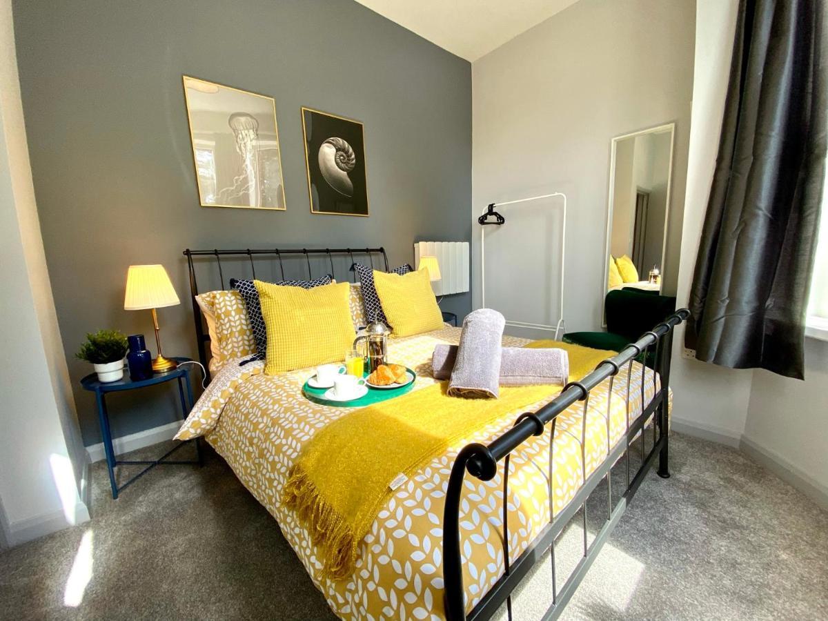 Trendy Stylish Apartment! - 5 Minute Walk To The Best Beach! - Great Location - Parking - Fast Wifi - Smart Tv - Newly Decorated - Sleeps Up To 6! Close To Bournemouth & Poole Town Centre & Sandbanks Esterno foto
