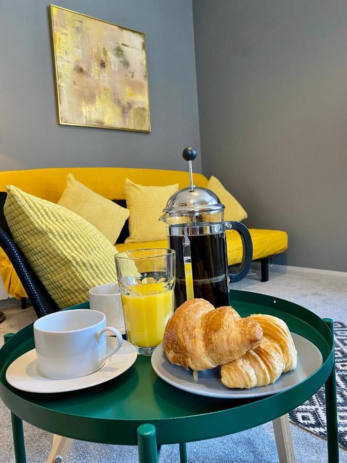 Trendy Stylish Apartment! - 5 Minute Walk To The Best Beach! - Great Location - Parking - Fast Wifi - Smart Tv - Newly Decorated - Sleeps Up To 6! Close To Bournemouth & Poole Town Centre & Sandbanks Esterno foto