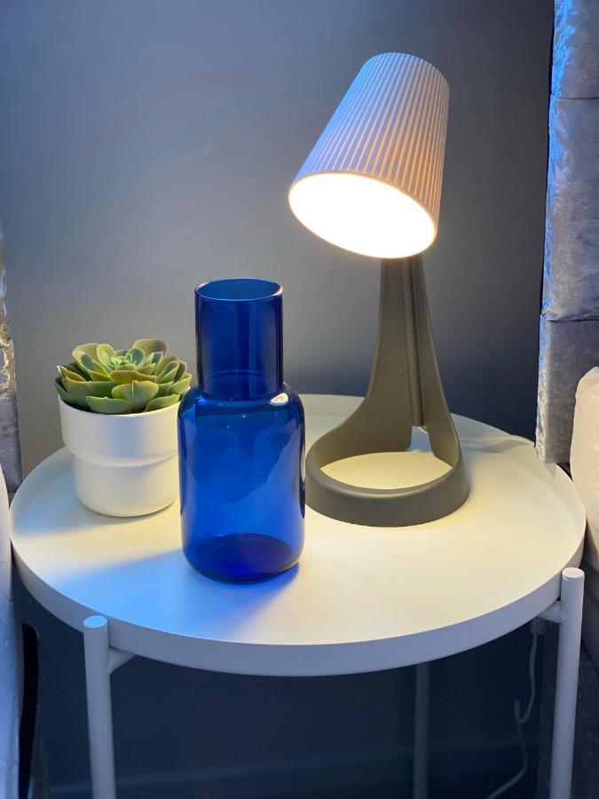 Trendy Stylish Apartment! - 5 Minute Walk To The Best Beach! - Great Location - Parking - Fast Wifi - Smart Tv - Newly Decorated - Sleeps Up To 6! Close To Bournemouth & Poole Town Centre & Sandbanks Esterno foto