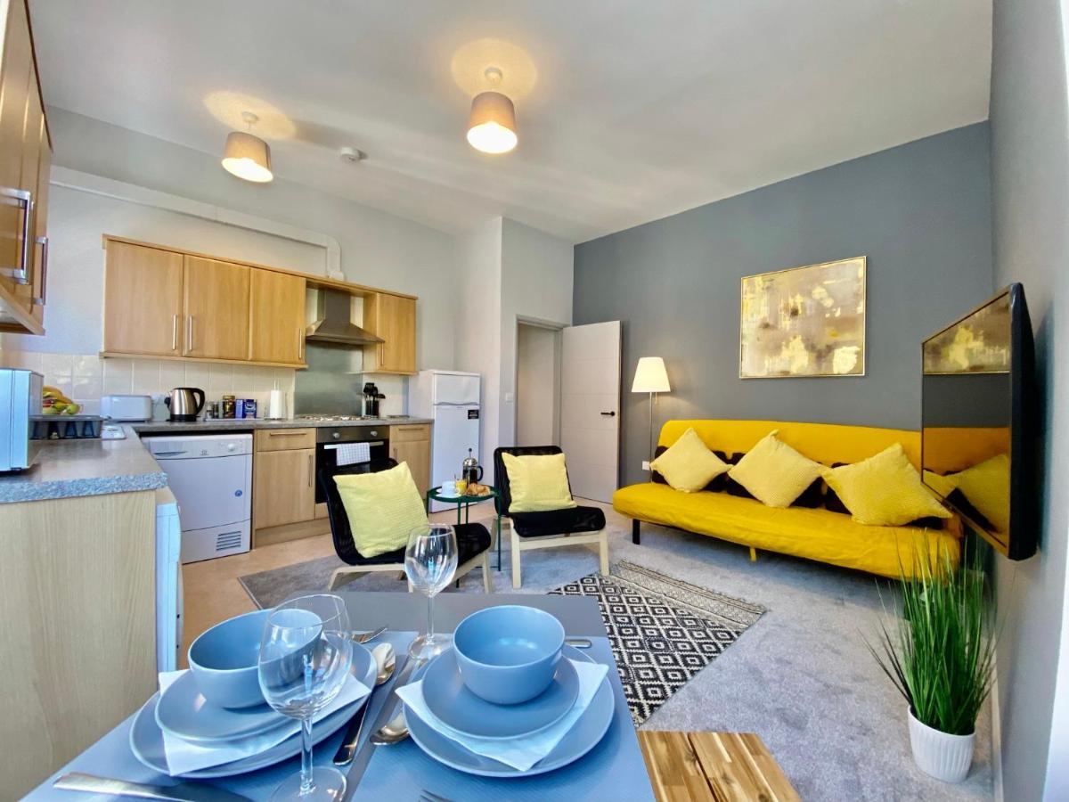 Trendy Stylish Apartment! - 5 Minute Walk To The Best Beach! - Great Location - Parking - Fast Wifi - Smart Tv - Newly Decorated - Sleeps Up To 6! Close To Bournemouth & Poole Town Centre & Sandbanks Esterno foto