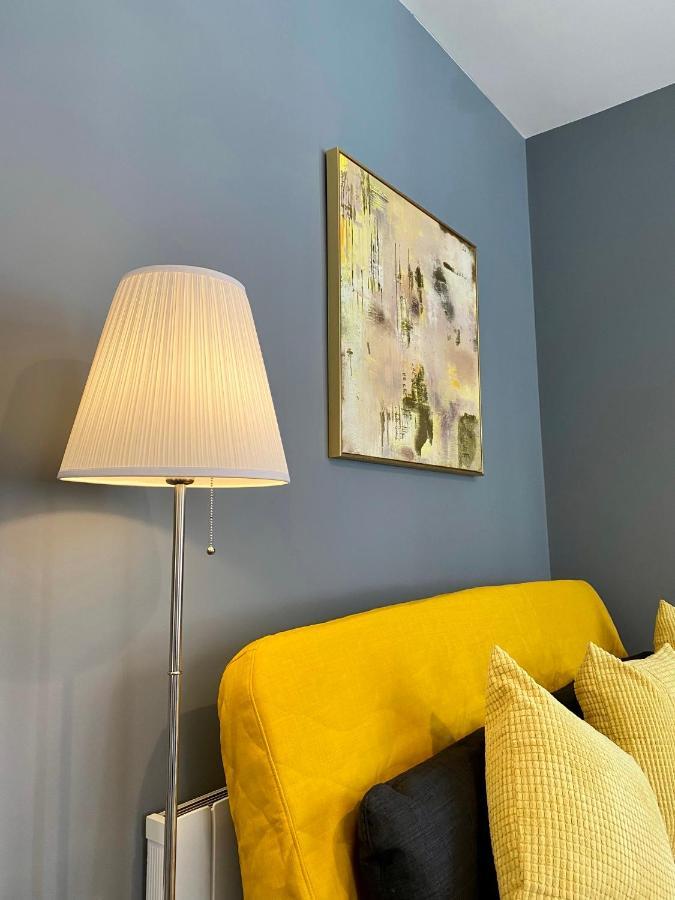 Trendy Stylish Apartment! - 5 Minute Walk To The Best Beach! - Great Location - Parking - Fast Wifi - Smart Tv - Newly Decorated - Sleeps Up To 6! Close To Bournemouth & Poole Town Centre & Sandbanks Esterno foto