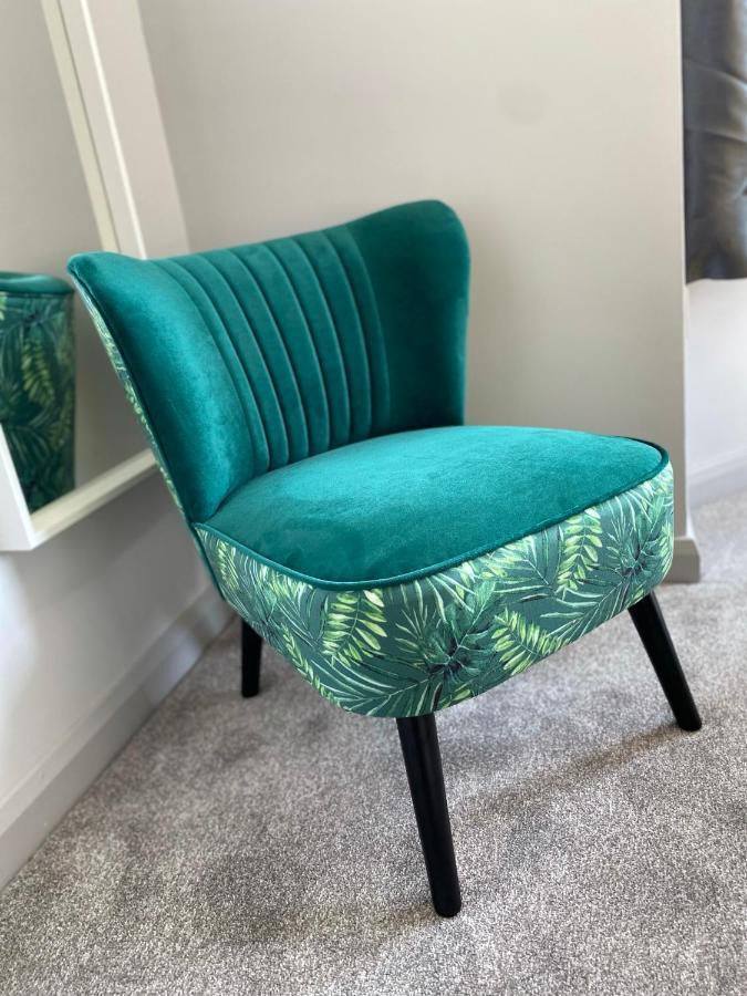 Trendy Stylish Apartment! - 5 Minute Walk To The Best Beach! - Great Location - Parking - Fast Wifi - Smart Tv - Newly Decorated - Sleeps Up To 6! Close To Bournemouth & Poole Town Centre & Sandbanks Esterno foto